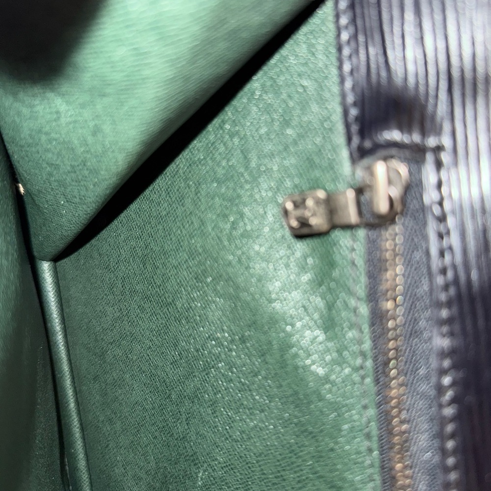 Louis Vuitton Pochette Trapeze twist clutch in black Epi leather - Picture 7 of 9
